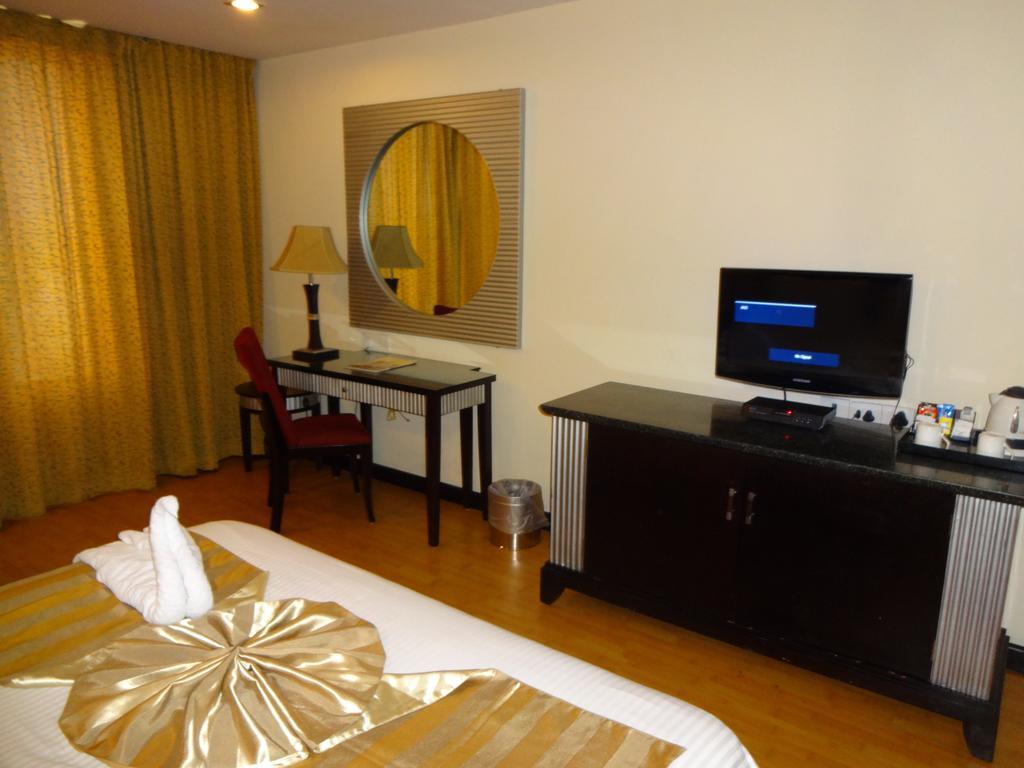 Regenta Central Deccan Chennai Exterior foto